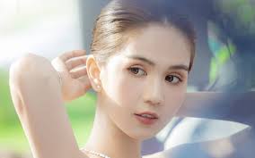 Đang yên đang lành, Ngọc Trinh đột nhiên đăng đàn thách thức: "Cưng tuổi gì  với chị", dự là sắp có "biến lớn"