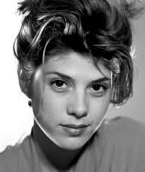 Rockin' the mop top look: Marisa Tomei 1995 : r/OldSchoolCool