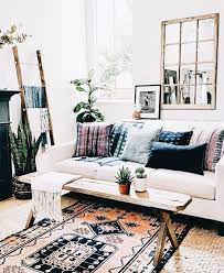 These Bohemian Decor Ideas Are Modern And Antique Bohemianhomedecor Bohemianhom Chic Living Room Decor Boho Chic Living Room Decor Rustic Living Room Design