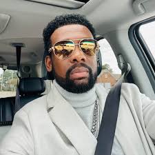 Has anyone worked with Larry Wade Jr? I helped him out with a gig. He said  he would pay me for the help. I never got paid. He won't return my calls