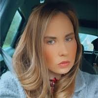 Samantha Ringer's Instagram, Twitter & Facebook