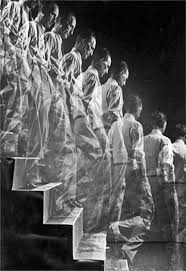 Medea steigt, in der einen hand einen becher, in der andern eine fackel, die treppe herab. Duchamp Akt Treppe Herabsteigend Richter Akt Ema Duchamp Erotisch