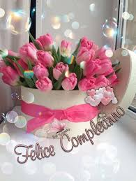 Ogni regalo viene sempre accompagnato con un biglietto d'auguri, infatti, il biglietto, deve essere un'anticipazione del regalo, quindi, occorre presentare qualcosa di originale ed unico, come questo biglietti buon compleanno tris di fiori che vi propongo quest'oggi, realizzato con pochissimo materiale e con dei bellissimi disegni con i fiori Pin Di Antonella Su Auguri Buon Compleanno Auguri Di Buon Compleanno Auguri Di Compleanno