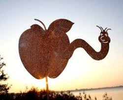 Edelrost Gartenstecker Apfelwurm In 2020 Metallbaum Edelrost Geschweisste Metallkunst