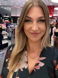 First time poster…! 🎉 I always get a complimentary makeup session as I'm  usually level 3 every year but I have never redeemed this until  yesterday….And I don't know why!!!!! Yesterday the