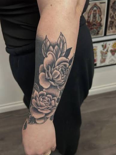 Floral/blackwork half sleeve done in two sittings, thanks for sitting tough through this one!! Swipe for healed photos ➡️➡️ Made at @mackenziemillstattooparlour