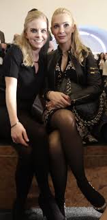 Auch sebastian kurz hat seinen platz irgendwo in der menge, freilich in einem fein abgezirkelten karree, in dem alle ihre rolle zu spielen haben. Osterreich Wird Sebastian Kurz 31 Bundeskanzler Wird Sie Die First Lady Wer Ist Susanne Thier 31