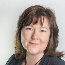 Amanda Cruse's Instagram, Twitter & Facebook