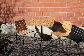 11 tafel en stoel is een eikenhouten opklapbare tafel met bijpassende stoelen met een houten tafelblad en stoelzittin tafel en stoelen stoelen vierkante tafels