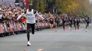 He was the chairman of the kenyan olympic committee (koc) until 29 september 2017. Eliud Kipchoge Erster Mensch Lauft Marathon Unter Zwei Stunden Welt