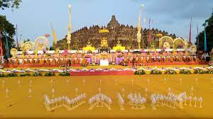 Nonton online di vidio setelah melakukan prosesi ritual perayaan waisak di beberapa lokasi di jawa tengah, puncak perayaan waisak digelar di puncak candi bor. Vesak Ceremony At Borobudur Temple The Amazing Religious Festival Taman Wisata Candi