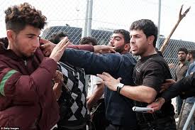 Αποτέλεσμα εικόνας για οικογενεια λαθρομεταναστων