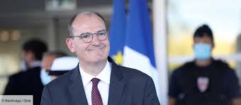 Une réouverture progressive concrètement, dès le 19 mai 2021, les cinémas et les salles de spectacle ne pourront accueillir que 35 % du public, avec une limite fixée à 800 spectateurs en intérieur et à 1 000 personnes en extérieur. Jean Castex Vs Brad Pitt Cette Comparaison Qui Amuse La Toile Gala