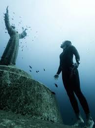 10 Mysterious Statues You Can Only See Underwater Underwater World Christ Of The Abyss Underwater Sculpture