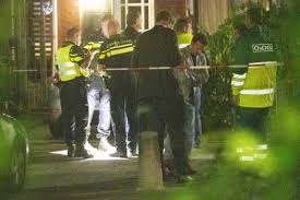 Woensdagavond zijn twee agenten gewond geraakt bij een schietpartij aan de de la reystraat in dordrecht, ook een verdachte liep verwondingen op. Ook Vierde Slachtoffer 28 Overleden Na Schietpartij Dordrecht Linda Nl