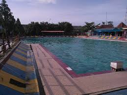 Tidak hanya itu, tersedia pemanas air, ruang merokok, parkir area, dan layanan resepsionis 24 jam yang disediakan untukmu. Kolam Renang Di Indramayu