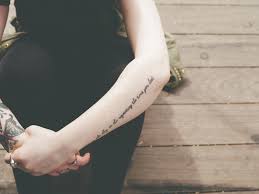 Des textes de 1917 à nos jours, souvent inédits. Tattoo Tabou