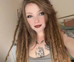 What y'all think I'm looking at?