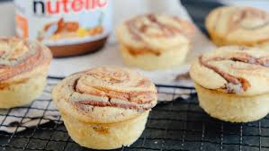 Es handelt sich um eine form mit mehreren eingelassenen mulden. Einfache Nutella Muffins Mit Flussigem Kern Food Blog Ninastrada