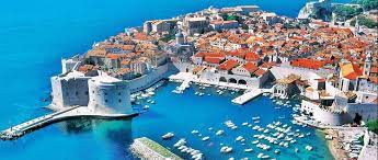 Dubrovnik is one of the most popular destination in croatia and for good reasons. Dubrovnik Croacia Esta Rodeada Por Unas Murallas Medievales De 1 940 M De Longitud Conservadas En Su Forma Original Y Abiert Travel Viajar Croat