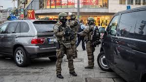 Der täter soll an den verschiedensten orten in münchen wild um sich geschossen haben (alles falschmeldungen) und dabei u.a. Munchen Amoklauf Tater David S Kaufte Waffe Glock 17 Im Darknet