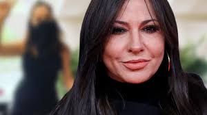 Simone thomalla, die deutsche sabrina ferilli. Simone Thomalla Ultrakurzer Jumpsuit Und Sie Hat Beine Wie Eine 20 Jahrige Bunte De