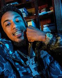 Shawn Farrell's Instagram, Twitter & Facebook