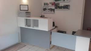 Pour des raisons pratiques, acheter votre bureau pour gamer sur internet semble la meilleure alternative, sauf si vous avez un magasin spécialisé autour de chez vous. Comptoir D Accueil Et Bureau Pas Cher Pour Un Petit Commerce