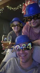 Happy New Year from the Dechellis family 🥂🍾🎉❤️