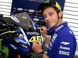 Pilota da corsa con il numero 46. Valentino Rossi Signed Yamaha R1 Up For Auction Zigwheels
