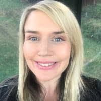 Lisa Lowrie's Instagram, Twitter & Facebook