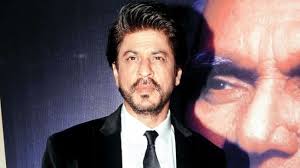 Kabar duka dari dunia bollywood actor shakrulkan meninggal dunia akibat kecelakaan motor. Dilip Kumar Meninggal Shah Rukh Khan Hibur Istri Almarhum