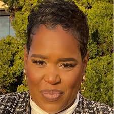 Veronica Mayes's Instagram, Twitter & Facebook