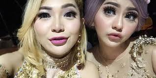 FOTO: Pilih Mekeup Flawless, Jenita Janet Makin Cantik Bak Boneka