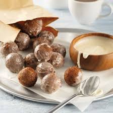 Trous De Beignes Au Chocolat Style Timbits 5 Ingredients 15 Minutes Recipe Timbits Recipe Sweet Recipes Christmas Food