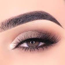 Mit den selbstklebenden tapes lassen sich eyeshadow und eyeliner jetzt in kürzester. 30 Terrific Makeup Ideas For Almond Eyes Almond Eye Makeup Grey Smokey Eye Smokey Eye Makeup