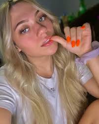 Sara Stubbs (@sara.reagann) • Instagram photos and videos