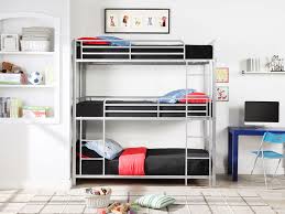 Il letto a castello 3 posti è la soluzione indicata per risparmiare più spazio e compattare l ingombro che altrimenti 3 differenti letti singoli darebbero. Set Letto A Castello 3 Posti Letto 9 Prodotti Letto Elouan