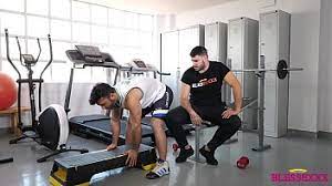 PERSONAL TRAINER SAFADO COME SEU CLIENTE NO MEIO DA ACADEMIA - XVIDEOS.COM