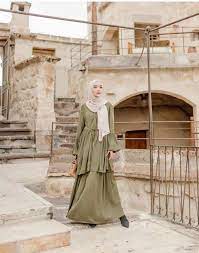 Misalnya warna pencampuran antara warna hijau dengan biru menjadi warna hijau kebiruan. Inilah Padu Padan Warna Jilbab Yang Cocok Untuk Baju Hijau Tua