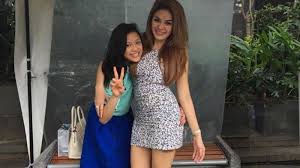 Nikita mirzani menjadi salah satu sosok selebritis yang paling sering dibicarakan orang. Ibunya Seorang Nikita Mirzani Loly Curhat Kerap Diejek Difitnah Di Sekolah Beri Sindiran Pedas Tribunnews Com Mobile