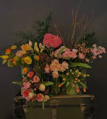 But our subscription flower service brings you all the above, plus the thing you really love —beautiful fresh bouquets every time. Nine Flower Studios That Will Deliver Fresh Florals To Your Home Every Month