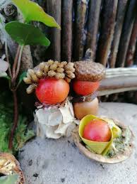 Unsere top 10 rangfolge mit einem überraschenden ersten platz. Diy Hagebutten Eicheln Figuren Mannchen Puppen Basteln Mit Naturmaterialien Eicheln Essen Eicheln Obst Und Gemuse