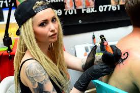 Jun 12, 2021 · brooke shields und ihre tochter rowan haben von nun an eine gemeinsame erinnerung, die unter die haut geht: Bei Der Tattooshow Stuttgart Im Kulturhaus Arena Kamen Alle Tattoo Und Piercing Fans Voll Auf Ihre Kosten Schwarzwalder Bote