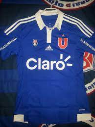 Una camiseta, es una prenda de ropa interior de abrigo por lo general de mangas cortas, cuello redondo o en v. Universidad De Chile Home Camisa De Futebol 2014 2015