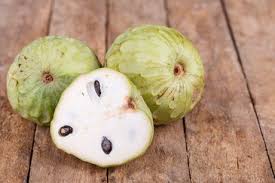 Wie Isst Man Eine Cherimoya Exotische Fruchte Essen Schmecken