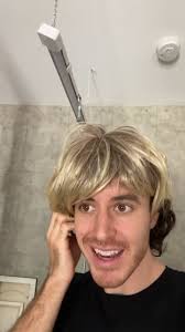 Wait why does he sing with an English accent? iykyk 🖤🖤🖤 🚗