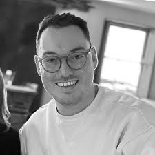 Louis East's Instagram, Twitter & Facebook