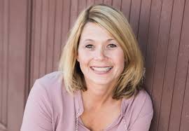 Shanna Larson's Instagram, Twitter & Facebook