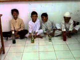 Musikalisasi puisi merupakan aktivitas mempresentasikan puisi dengan cara diiringi musik, memakai irama dan esensi musikalisasi puisi itu sendiri adalah kerjasama sebuah seni untuk menghargai sebuah karya dengan bila tidak ada alat musik, maka gunakanlah suara untuk menyanyi acapela. Musikalisasi Puisi Dengan Alat Musik Sederhana Kumpulan Puisi